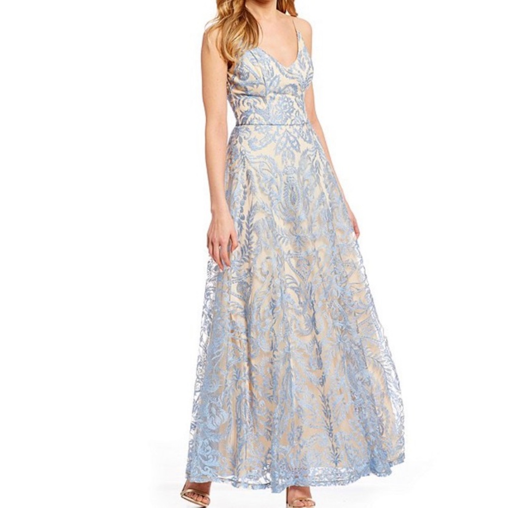 Sleeveless embroidered long dress